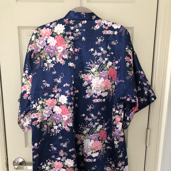 Flower Robe - Picture 5 of 5